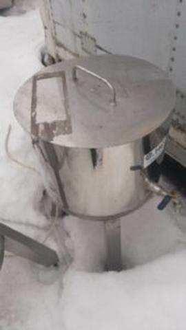 Продаются Емкости нержавеющие, объем — 0,04 куб.м